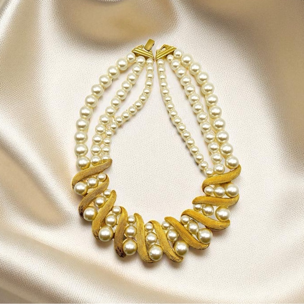 ✨ Vintage Signed Napier Triple Strand Faux Pearl & Gold Tone Swirl Necklace 16”✨